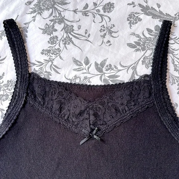 Brandy Melville Arden Tank - Picture 7 of 8